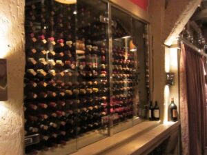 De Jonge Dikkert(風車のレストラン)のワインセラー