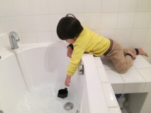 実際に住んでいたアパートのバスタブ１