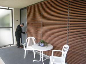 筆者が住んでいたアパートの玄関