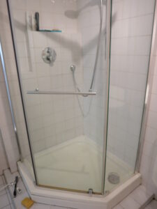 実際に住んでいたアパートのシャワー室