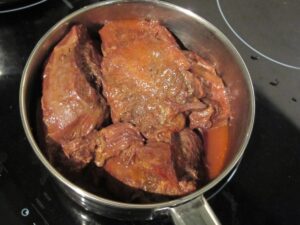 ワインで煮込んだ牛タン