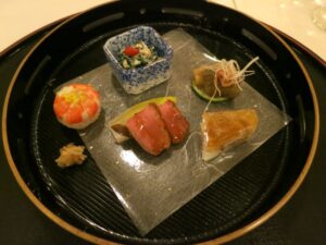 オランダにある山里のコース料理、前菜盛り合わせ