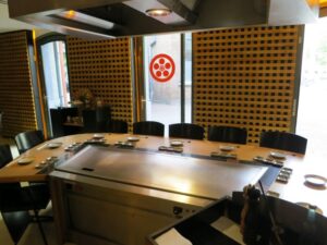 細川の鉄板とカウンター