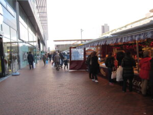 アムステルフェーン金曜マーケットの様子