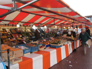 アムステルフェーン金曜マーケットの様子