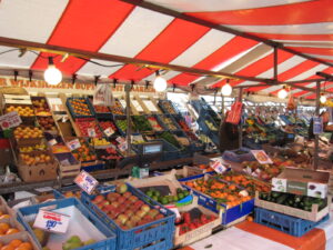 アムステルフェーン金曜マーケットのフルーツ専門店