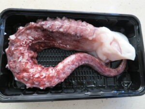 アムステルフェーン金曜マーケットの魚屋で買ったタコ足