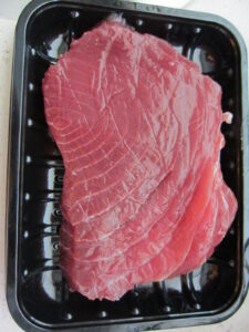 アムステルフェーン金曜マーケットの魚屋で買ったマグロ