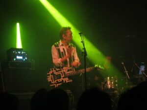 アムステルダムの小さなスタジオでライブをする布袋寅泰さん