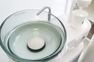 日本の歯科医院にあるうがい装置