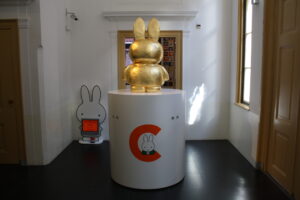 ミッフィー博物館にある金のミッフィー