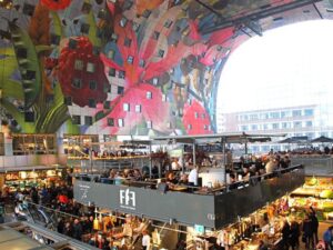 ロッテルダムのマルクトハル（Markthal）の内部