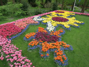 キューケンホフ公園内のチューリップでゴッホの自画像